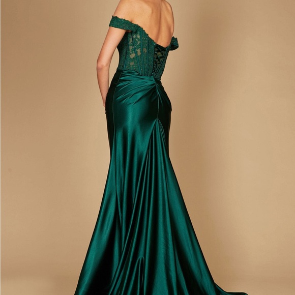 Emerald Green formal dress from thedressoutlet.com - Picture 6 of 6